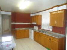 Furnished 1st Flr bedrm Sept 1, near Bloor & Dufferin Subway STN - Photo 3