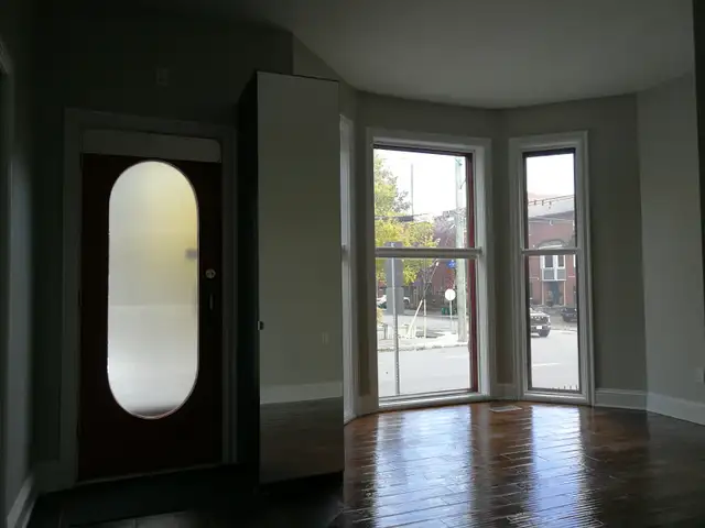 Two bedroom apartment, Centre town, $1800, Sept 1