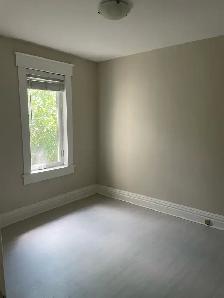2 bedroom   sunroom for rent - Photo 2