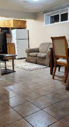 Two Bedrooms Legal Basements Suite - Photo 2