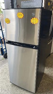 GE 24"Apartment Size Like New Fridge-30 Day Warranty - Photo 2