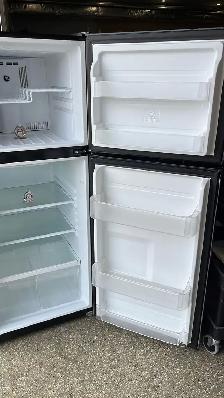 GE 24"Apartment Size Like New Fridge-30 Day Warranty - Photo 4
