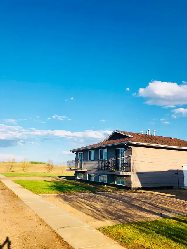 Sept 1/ Town of Two Hills/2 Bedroom Townhouse/Balcony