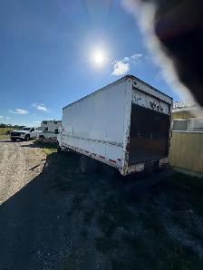 1996 E350 1 ton  cube van - Photo 2