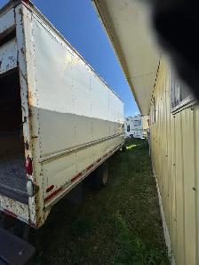 1996 E350 1 ton  cube van - Photo 3