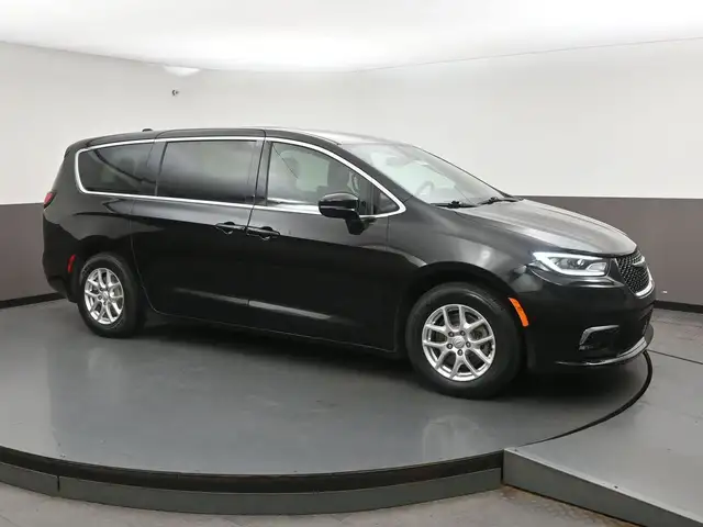 2025 Chrysler Pacifica Select - Call 902-466-9550 Leather Interi