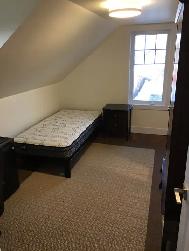 Bargain Luxury!  Clean, Quiet, Student Room By NAIT.  Util Incl. - Photo 2