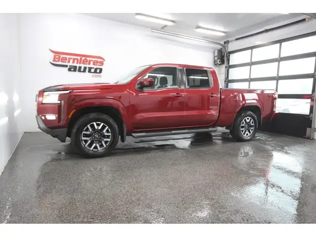 2022 Nissan Frontier SV / 4X4