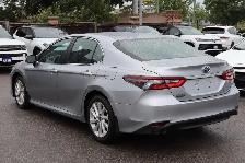 2022 Toyota Camry HYBRID LE - Photo 2