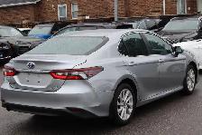 2022 Toyota Camry HYBRID LE - Photo 17