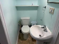 Quiet NON-SMOKING Room for Rent - Photo 6