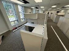 Premium Teknion Leverage Arctic Workstations Call now! - Photo 2