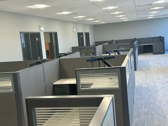 Refreshed Teknion Leverage System – Quad Workstations