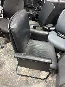 Leather Visitor Chair – Excellent Condition-Ufficio Furniture! - Photo 4