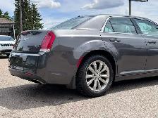 2016 Chrysler 300 4dr Sdn Touring AWD - Photo 5
