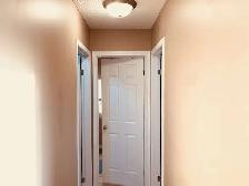 Master bedroom with a private  bathroom and a walk-in closet - Photo 5