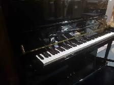Yamaha Upright Piano – Excellent Condition (9/10) - Photo 2