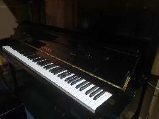 Yamaha Upright Piano – Excellent Condition (9/10) - Photo 3