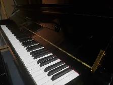 Yamaha Upright Piano – Excellent Condition (9/10) - Photo 4