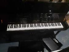 Yamaha Upright Piano – Excellent Condition (9/10) - Photo 7