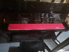 Yamaha Upright Piano – Excellent Condition (9/10) - Photo 8