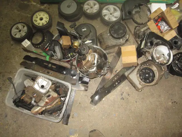 LAWN MOWER BLADES & ADAPTORS BRIGGS & STRATTON MOTOR PARTS