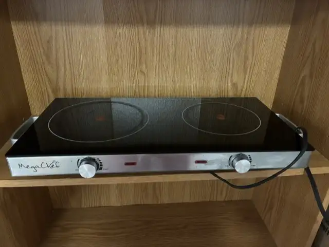 MOVING SALE - Electric Cooktop