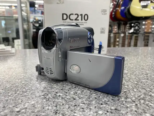 Canon DC210 DVD Camcorder