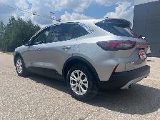 2023 Ford Escape Active with only 50,000 km -  Clean Title - Photo 3