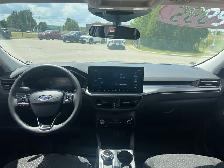 2023 Ford Escape Active with only 50,000 km -  Clean Title - Photo 4