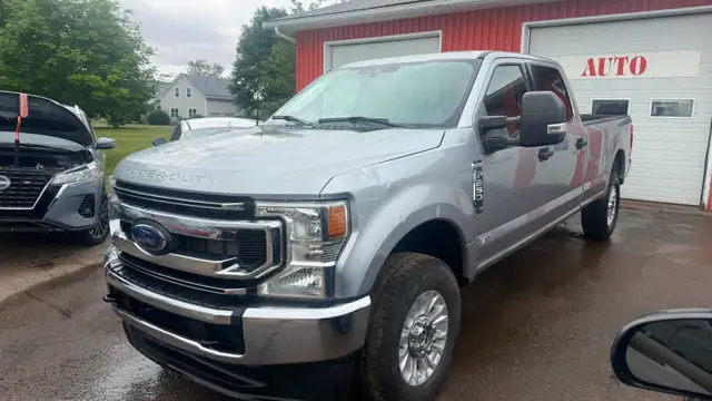 2022 Ford F250 XLT Crew Cab