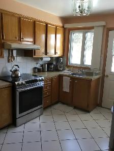 5 and Half Main Floor Duplex For Rent - Photo 2