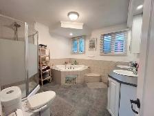 House for rent with apartment / Maison à louer avec appartement - Photo 2