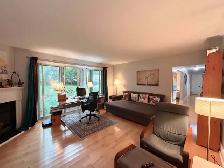 House for rent with apartment / Maison à louer avec appartement - Photo 3