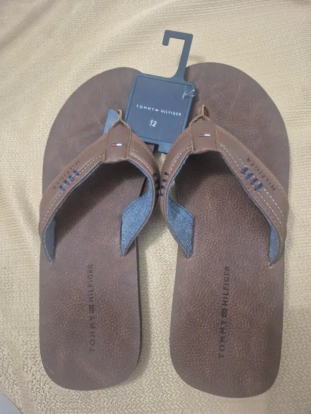 Tommy Hilfiger Men's Dozer Sandal with Brand Logo Thong Strap,