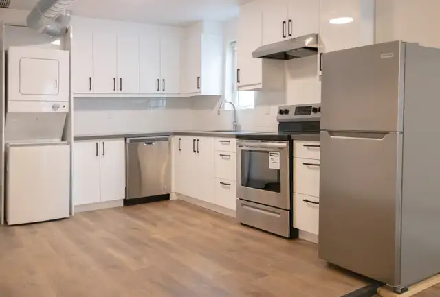 2 Bed / 1 Bath - Ossington - $2,900/Month, Utilities Included