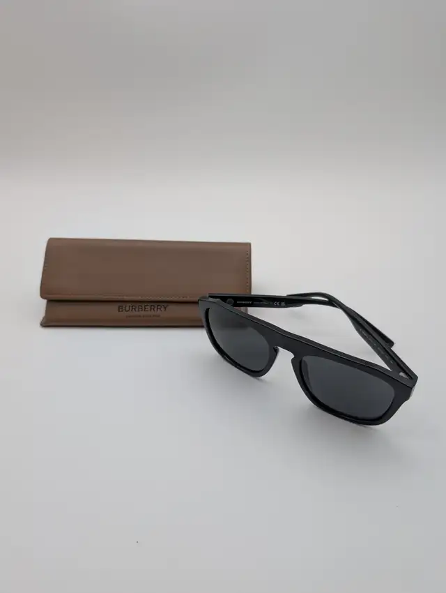 (B822) Burberry 4396-U Sunglasses w/ case