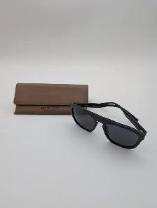 (B822) Burberry 4396-U Sunglasses w/ case