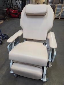 Lumex Homecare Remote Recliner 700lbs Capacity - Photo 5