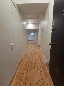 4 ½ spacieux - 2 chambres fermées & cuisine rénovée - Snowdon - Photo 2