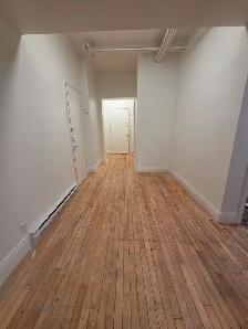 4 ½ spacieux - 2 chambres fermées & cuisine rénovée - Snowdon - Photo 3