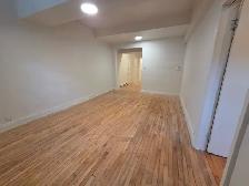4 ½ spacieux - 2 chambres fermées & cuisine rénovée - Snowdon - Photo 4