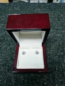 Boucles d'oreilles en or 14K avec moisonite