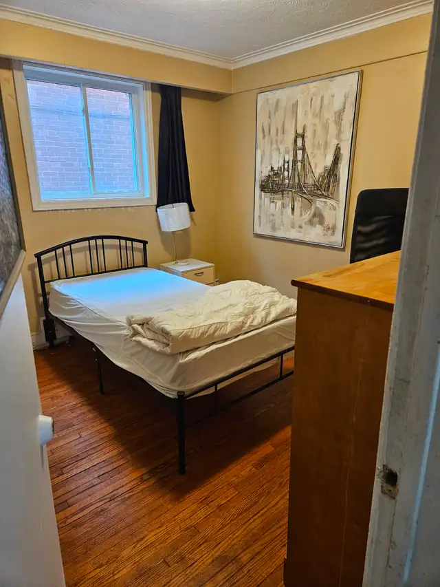 Furnished room 3bdrm apt in small building - CEDARVALE