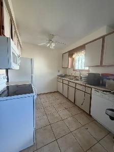 Spacious 3 BR house in Sherwood Area, Near Lampton mall, Sarnia - Photo 4