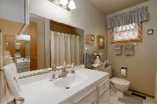 Spacious 3 BR house in Sherwood Area, Near Lampton mall, Sarnia - Photo 6