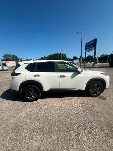 2024 Nissan Rogue S AWD | Clean Carfax | Factory Warranty - Photo 2