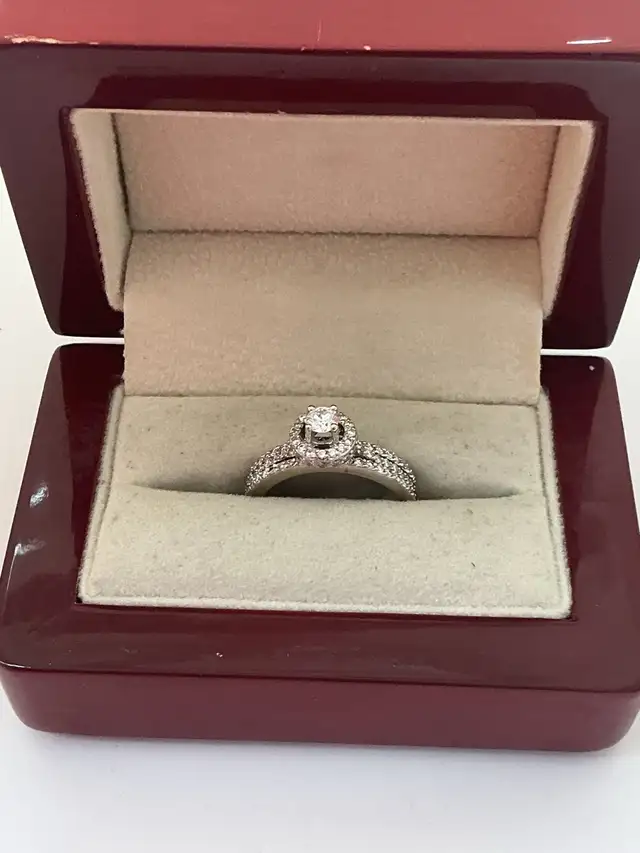 bague en or 14k avec diamants