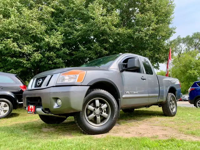 2014 NISSAN TITAN PRO4X 1 OWNER LOW KM CERTIFIED LOADED