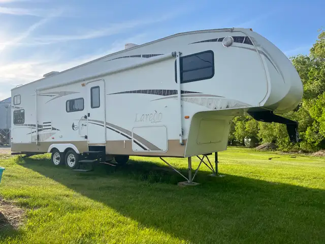 2008 Keystone Laredo - 33’ bunk model